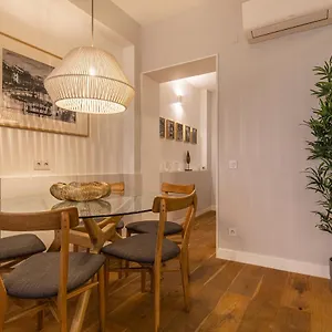 Upscale & Modern 2bdr , Lisbon Portugal